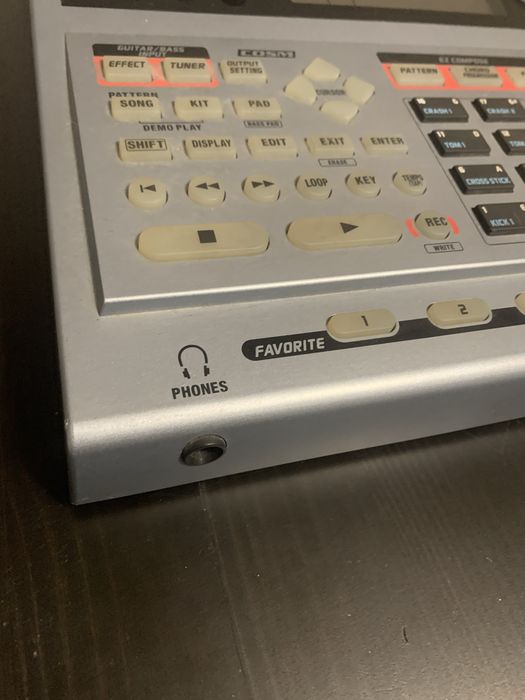 Caixa de ritmos / beats / efeitos BOSS Dr. Rhythm DR-880