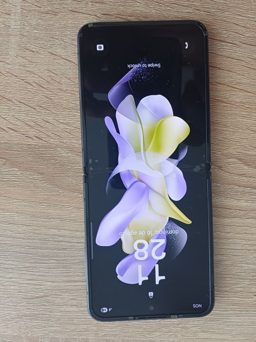 Samsung Galaxy Z Flip4