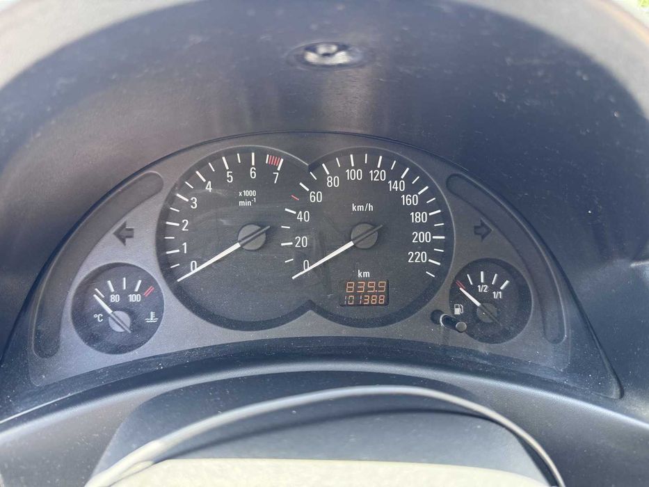 Opel Corsa 1.2 Twinport 2005 - só 101.400 km - IPO até 2027