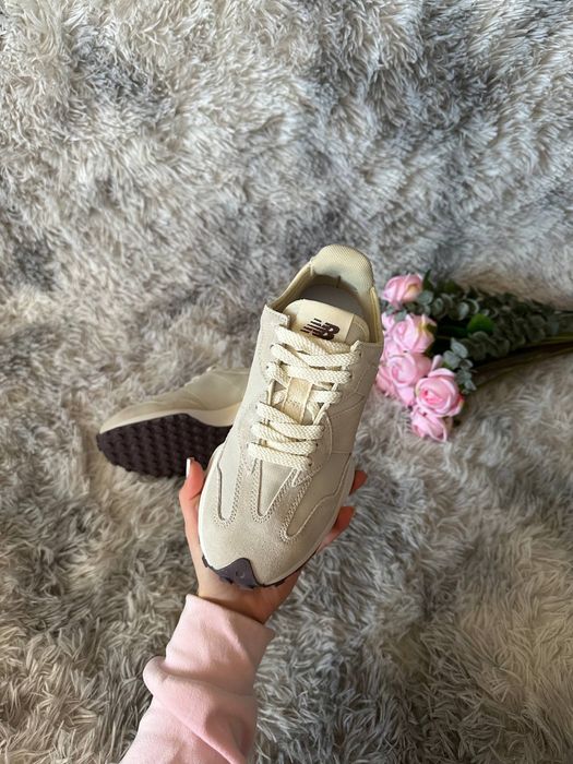 New Balance 327 Beige Grey