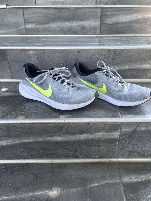 Nike Revolution 7