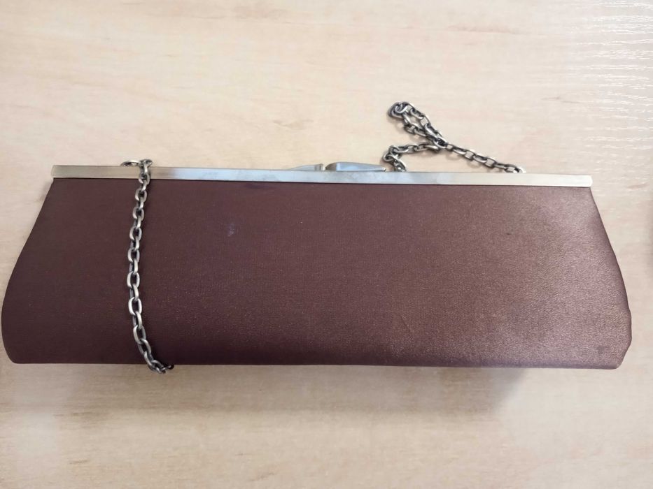 Satynowa torebka kopertówka