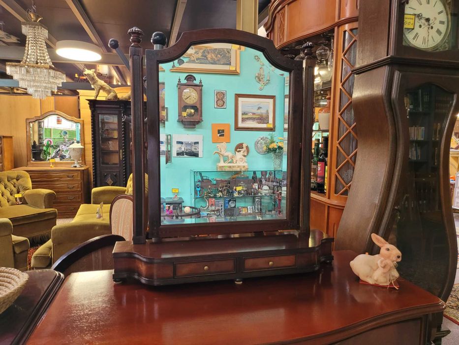 Imponente cómoda antiga com espelho - Muito bom estado geral