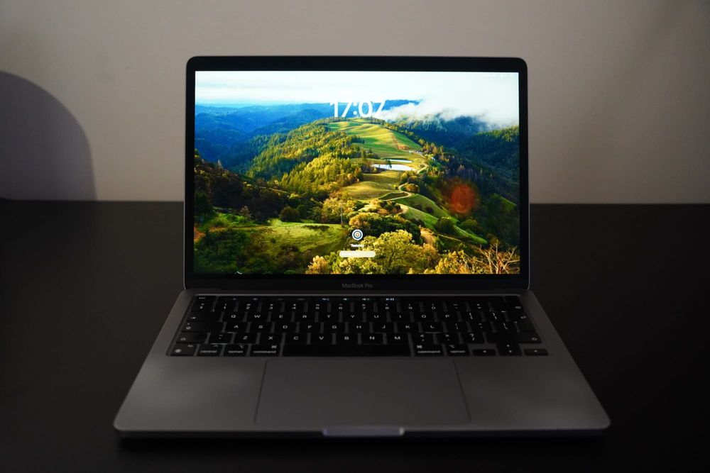 Używany firmowy MacBook Pro 13 M1 16GB RAM 256GB SSD 2020