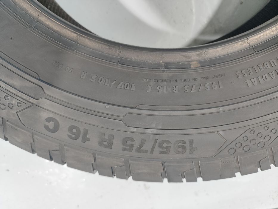 2 pneus semi novos 195-75R16C Continental - Oferta dos Portes