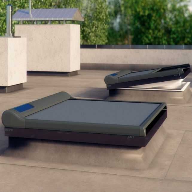 Elektryczne, trzyszybowe okno do dachu płaskiego FAKRO DEF DU6 80x80