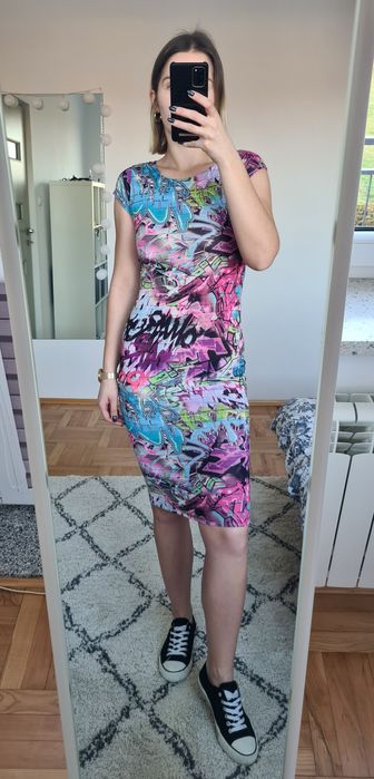 Dopasowana kolorowa sukienka midi sportowa tuba graffiti 36/S