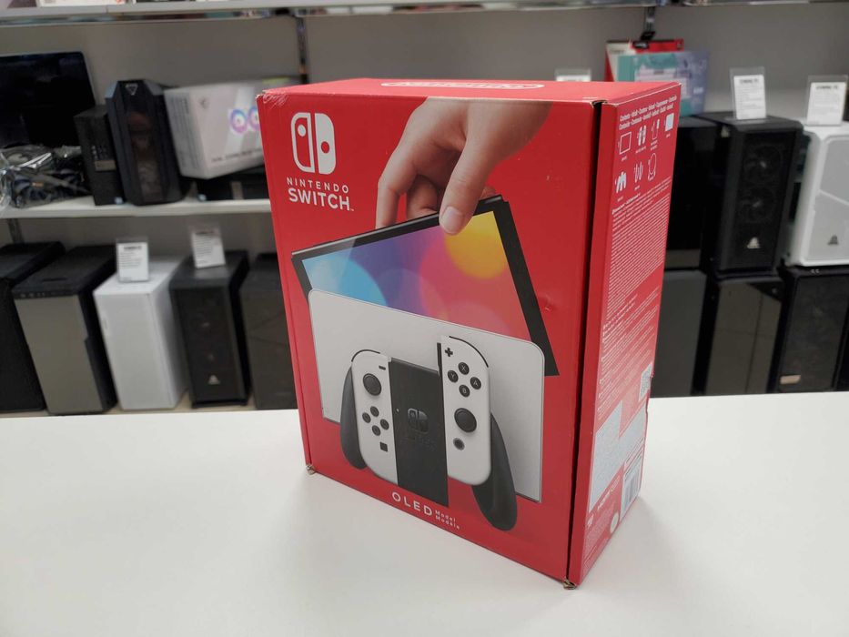 Konsola Nintendo Oled + Etui