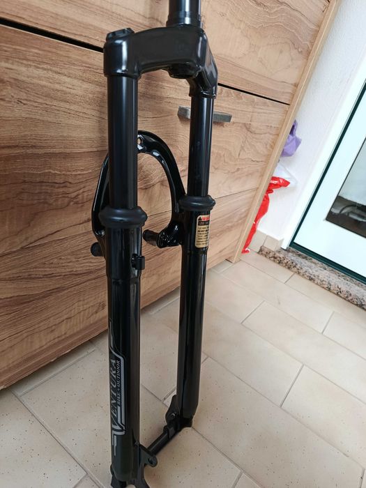 Suspensão  com rosca  1"1-8-25,4   -disc 28"  :Ø25,4 mm x 28".