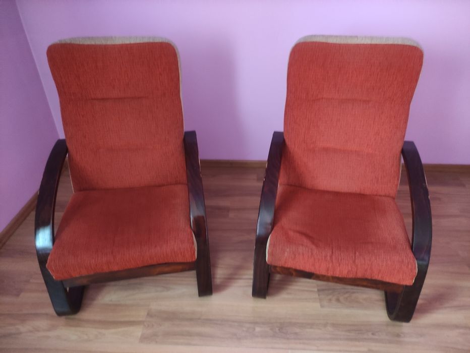 Dwa fotele gięte