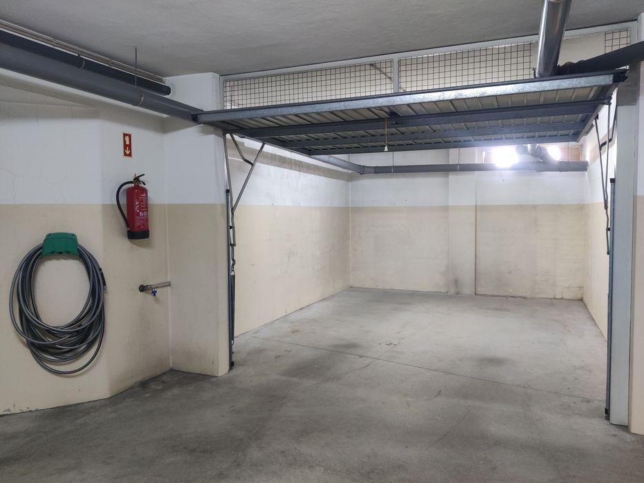 Arrendo garagem box 17m2