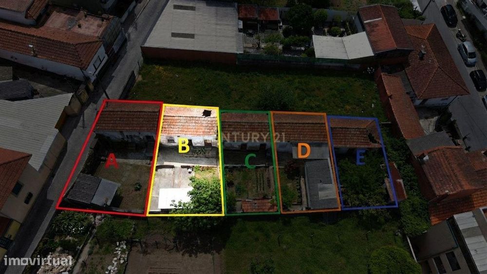 Moradia T1 para Reabilitação com Jardim | Oliveira do Douro
