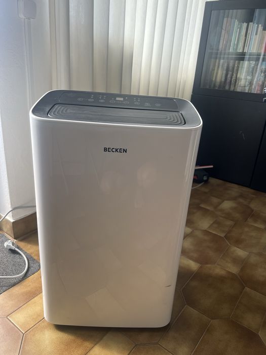 Ar Condicionado Portátil BECKEN BAC10172WH (24 m2 - 12000 BTUs - Branco)