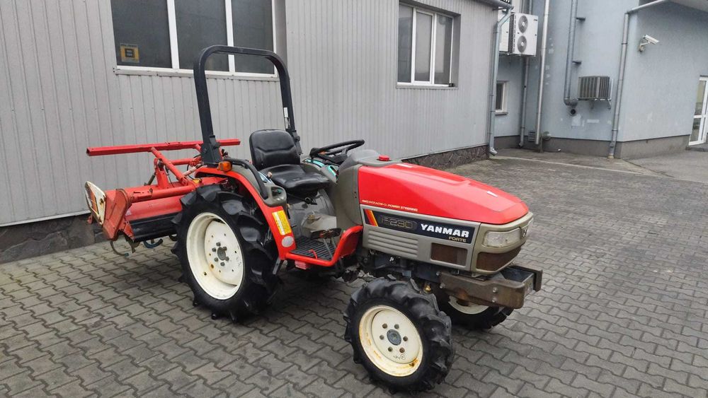 Japoński traktorek Yanmar F 230 z glebogryzarką 4x4 23 KM Rewers