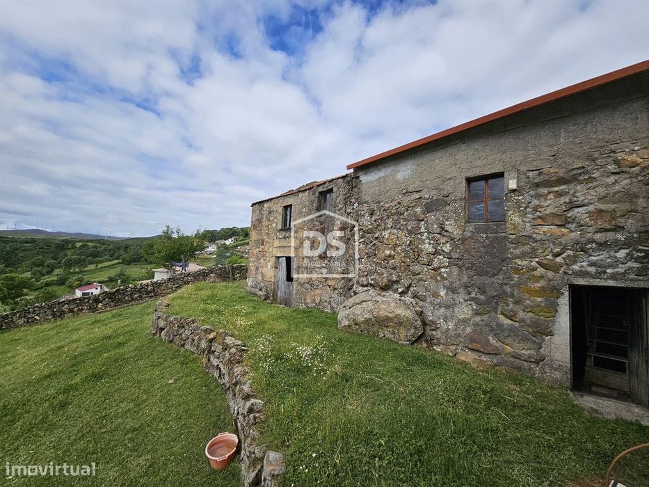 Moradia T4 Venda em Gosende,Castro Daire