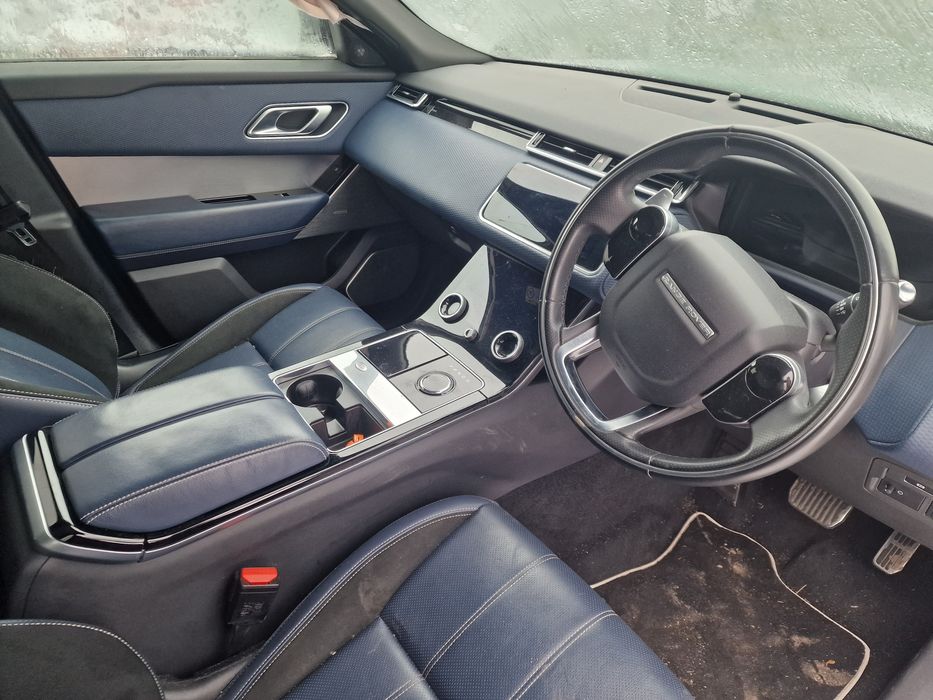 Range Rover Velar . 3.0 V6 R dynamic 19 rok . Anglik .