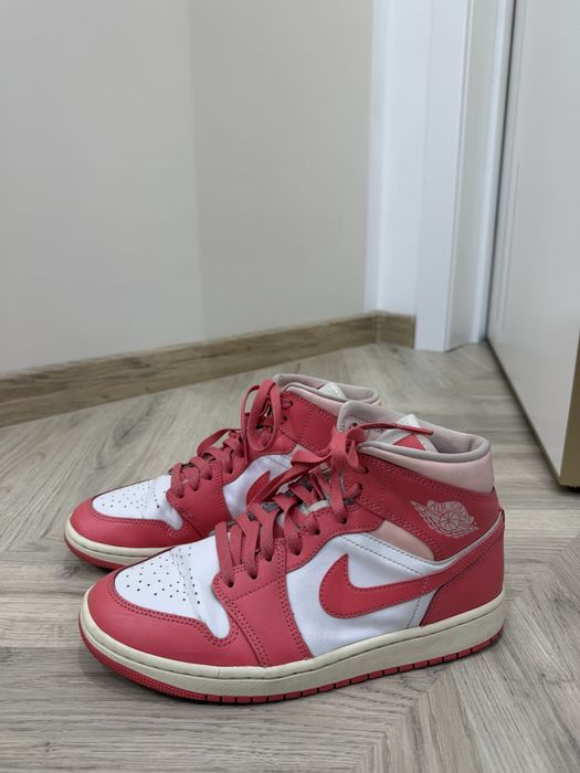 Оригінальні кросівки Air Jordan mid 1 рожеві 40 розмір