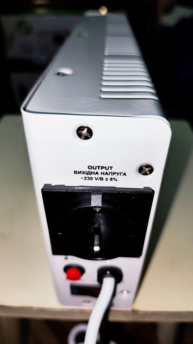 Стабілізатор напруги 1000ВА