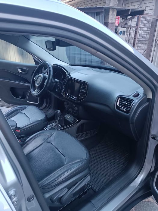 Jeep compass авто