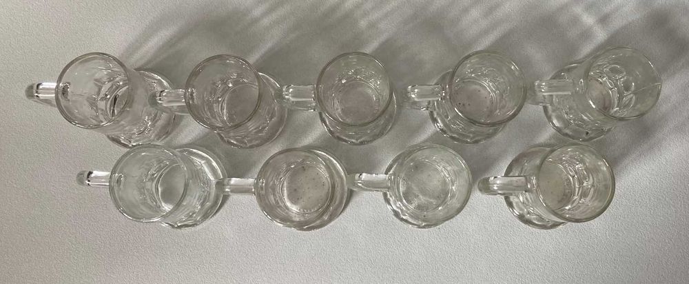 Conjunto de 9 Canecas Miniatura Antigas para Bebidas Espirituosas ou Café