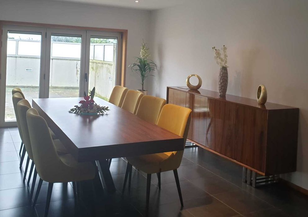 Mesa jantar e aparador pau ferro com 8 cadeiras