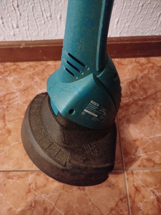 Aparador de relva manual.