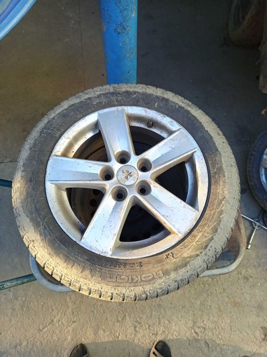 Диски R16 205/60 З резиною , в ідеальному стані