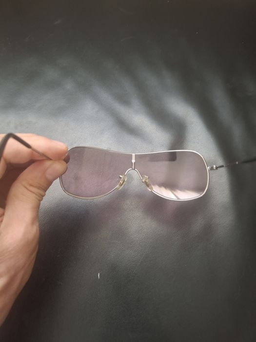 Óculos de sol Ray-Ban de Menina, novos/ nunca usados, em metal gunmetal/dourado com lentes violeta degradé.