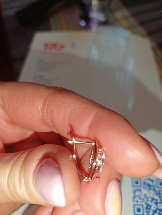 Продам сережки с напилением 525 проби