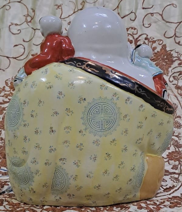 Grande Buda em porcelana antiga