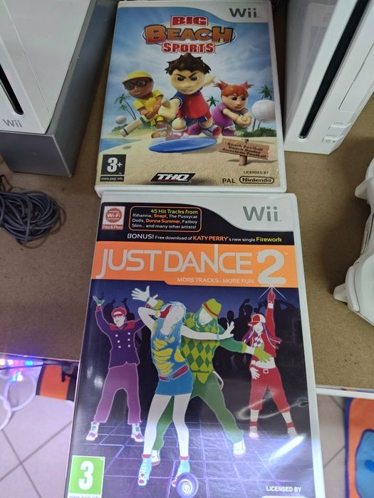 Konsola Nintendo Wii komplet  plus ...gitara .