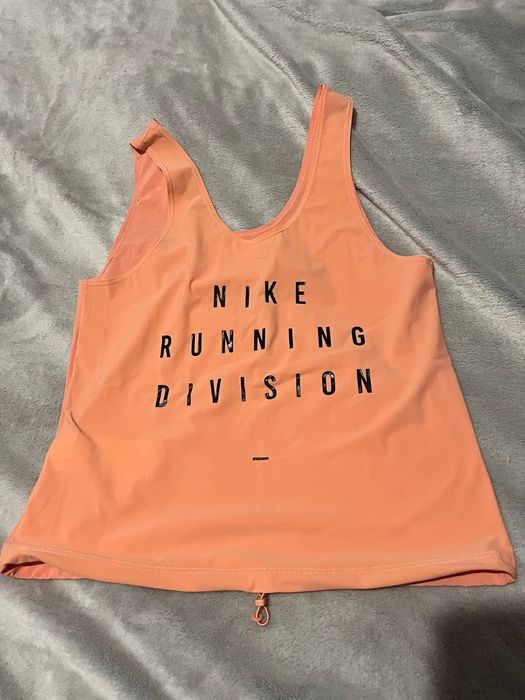 Рожевий топ найк