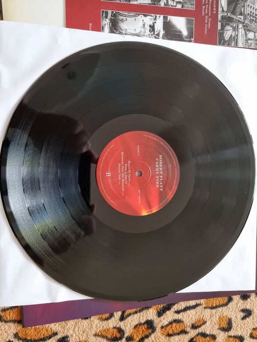Robert Plant ‎– Carry Fire

Lp vinil