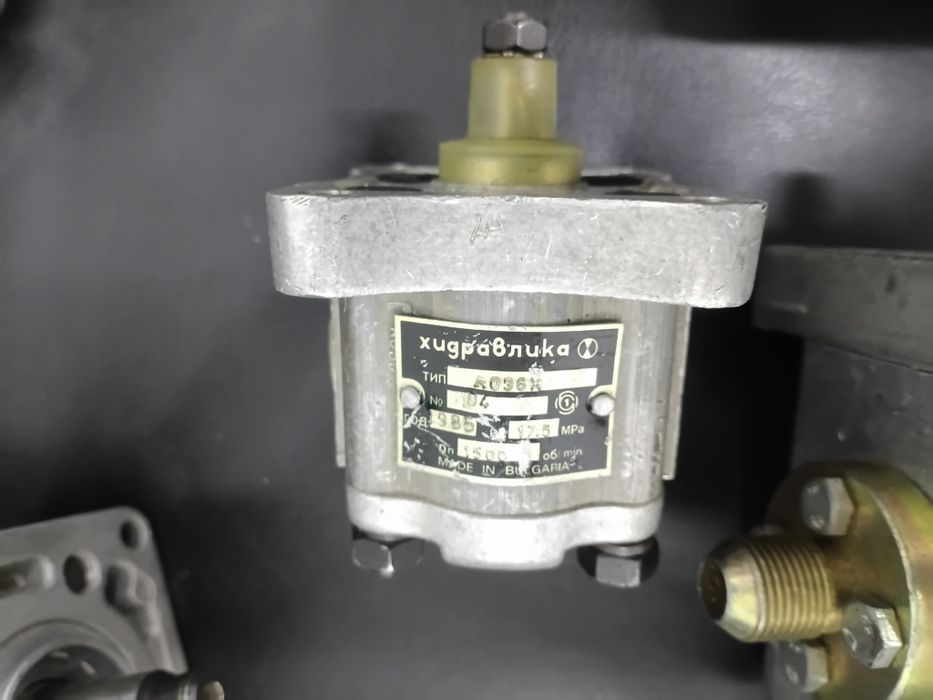 Pompy hydrauliczne nowe Bosch i inne
