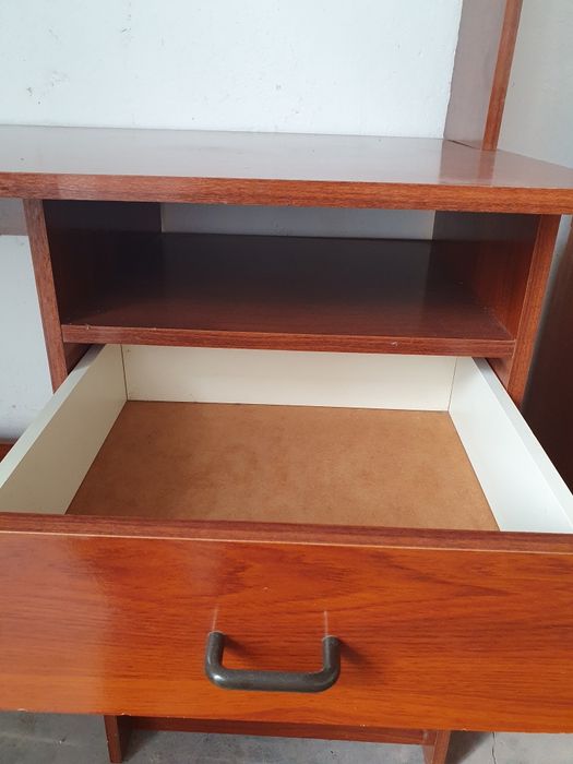 Secretária com alçado