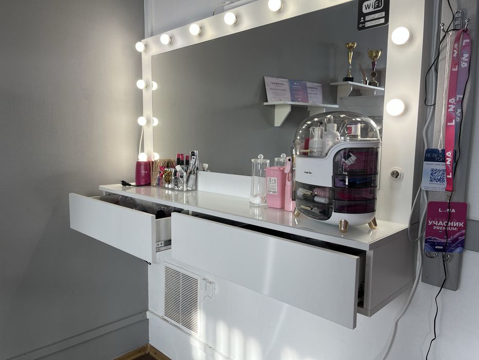 Підвісна тумба з дзеркалом