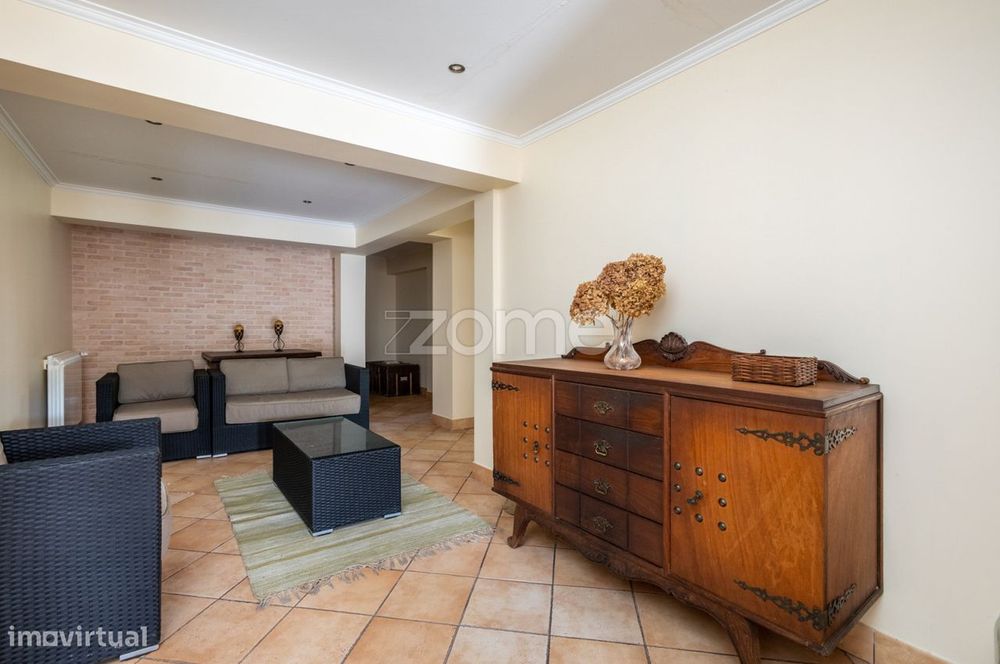 Moradia T6 + T2, Piscina e Terreno Amplo em Albergaria dos Doze