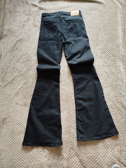 Чорні джинси кльош з високою посадкою