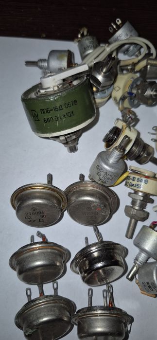 Разные радиодетали для радиолюбителей.