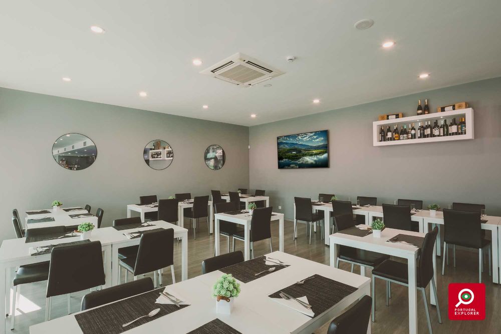 Cadeiras e Mesas de Restauração