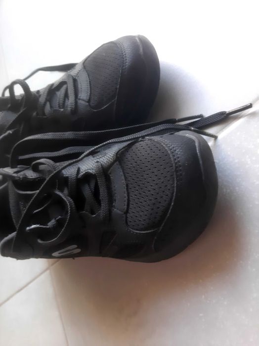 Skechers pretos para mulher