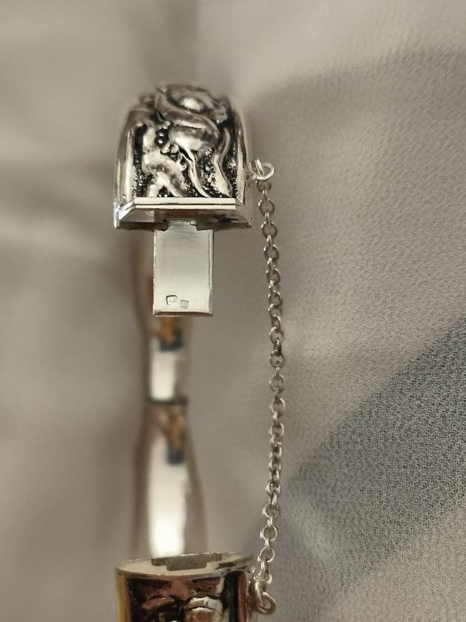 Pulseira escrava estações