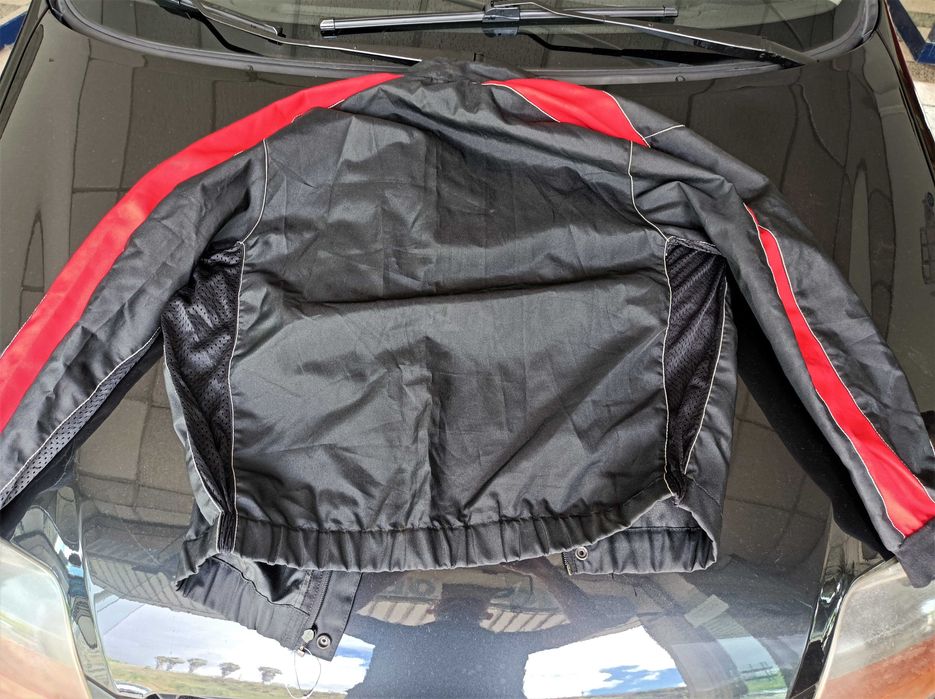 vários casacos motar