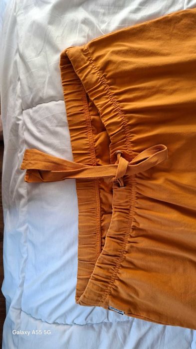 Bluza musztardowa “Diverse”.