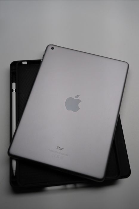 iPad (2018) 128 GB Wi-Fi + Apple Pencil 1 + Etui