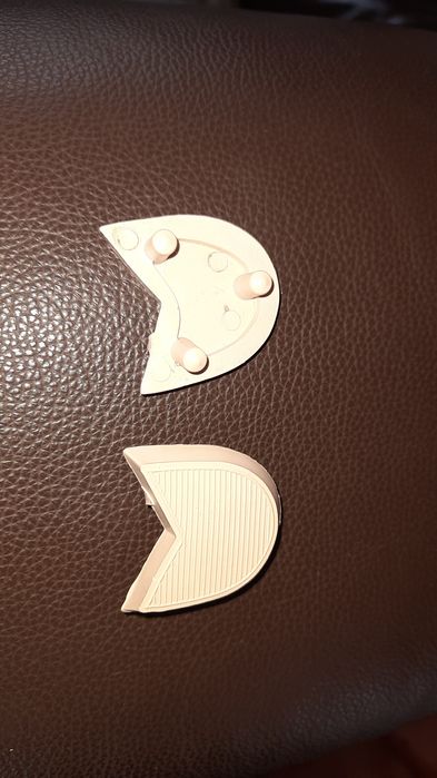 Jasnobezowe fleki z 3 bolcami