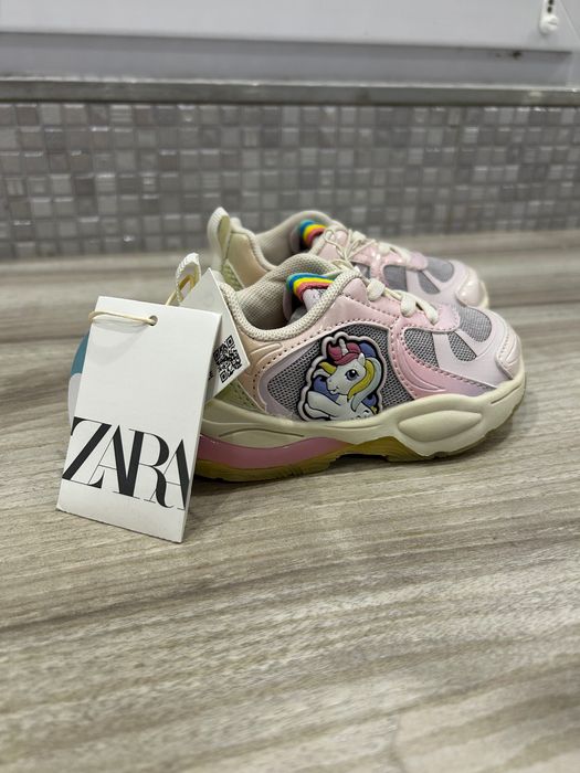 Кросівки zara, на дівчинку, нові, 21