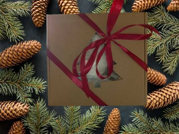 Box prezent, herbaty, miód, czerpak, świeczka sojowa świąteczny skrzat