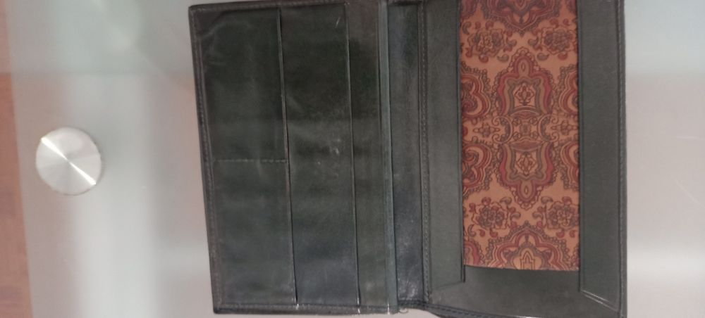 Lote de duas carteiras de homem em pele