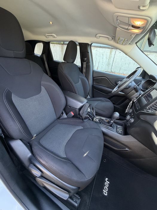 Продам Jeep Cherokee